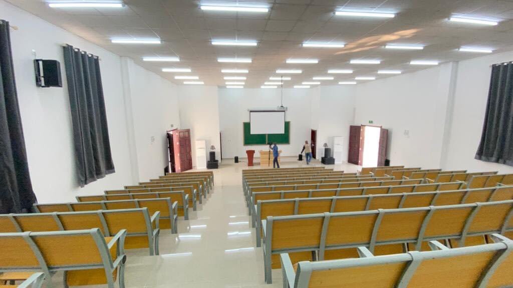 Les travaux de construction du centre de formation (7 bâtiments+ dortoirs pour le personnel enseignant) professionnelle de Kintelé sont arrivés à terme. Ce centre a pour vocation de former les ouvriers qualifiés dans les métiers du #bâtiment et des travaux publics #ChezMoiAuCongo