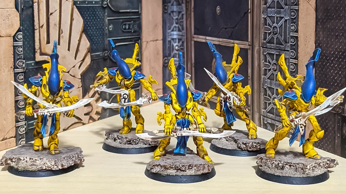 JohnPepsDay's tweet photo. Rainy day so I needed something bright to wake me up. These @WarComTeam Wraithblades will do the trick 😎
.
.
.
#paintingwarhammer #aeldari #wraithguard #wraith #spirithost #tabletopready #hobbytime #wipwednesday #eldar #gamesworkshop https://t.co/8ioFdv2zjp