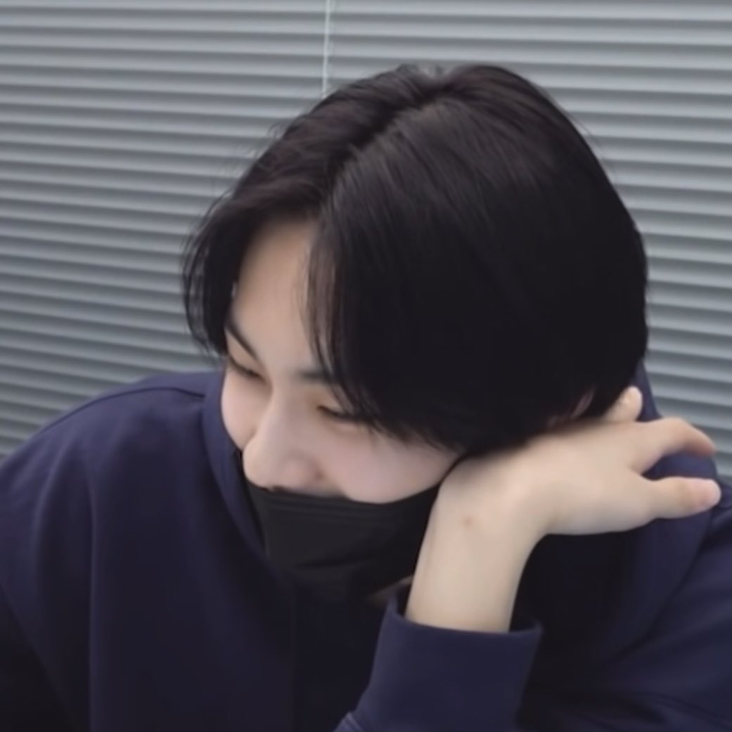 아진짜 힘든일 다 대신해주고싶게 생김 ; ㅜ 귀여븜