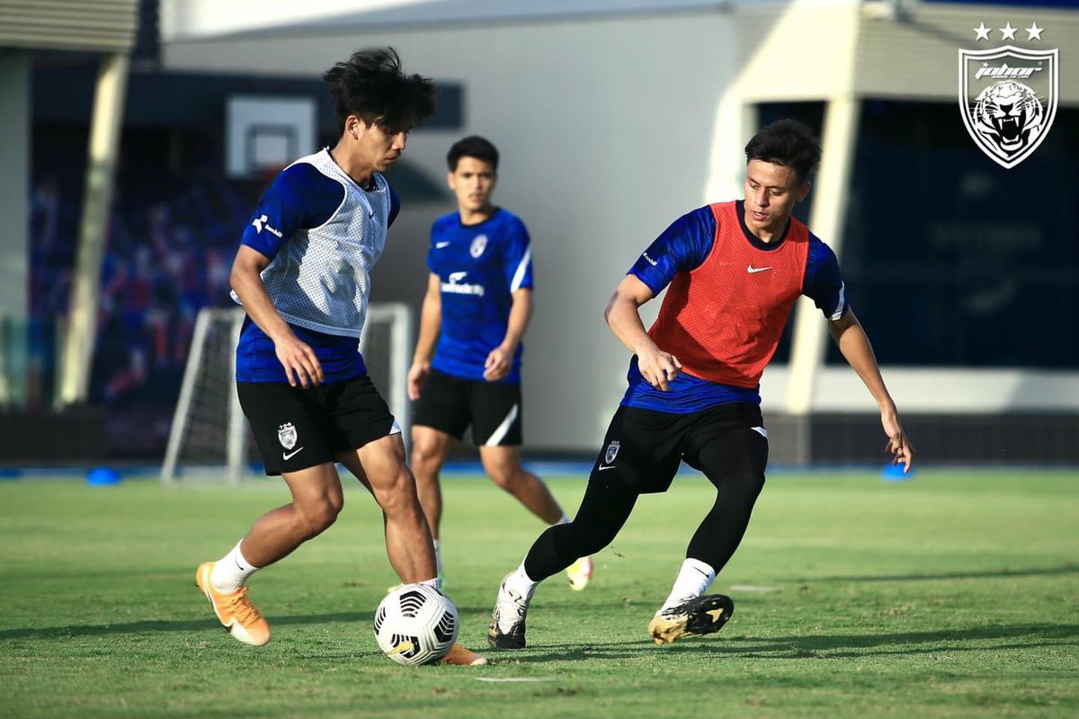 OfficialJohor's tweet photo. We are back in training, working on our final Malaysia Super League match.

More photos at https://t.co/rpp4hDbNRu

#WinnersKeepWorking
#EightConsecutiveTitles
#JDTForAll
#LuaskanKuasamuJohor https://t.co/uOQHdxBevo