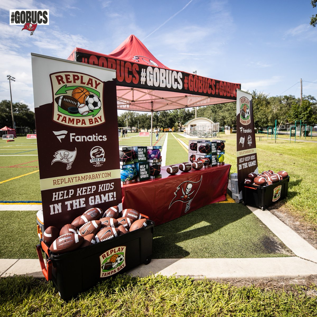Buccaneers's tweet photo. We teamed up with @Fanatics &amp; @SportsTampaBay to host the Forever 55 Football Clinic supporting the Replay Tampa Bay annual sporting goods drive.