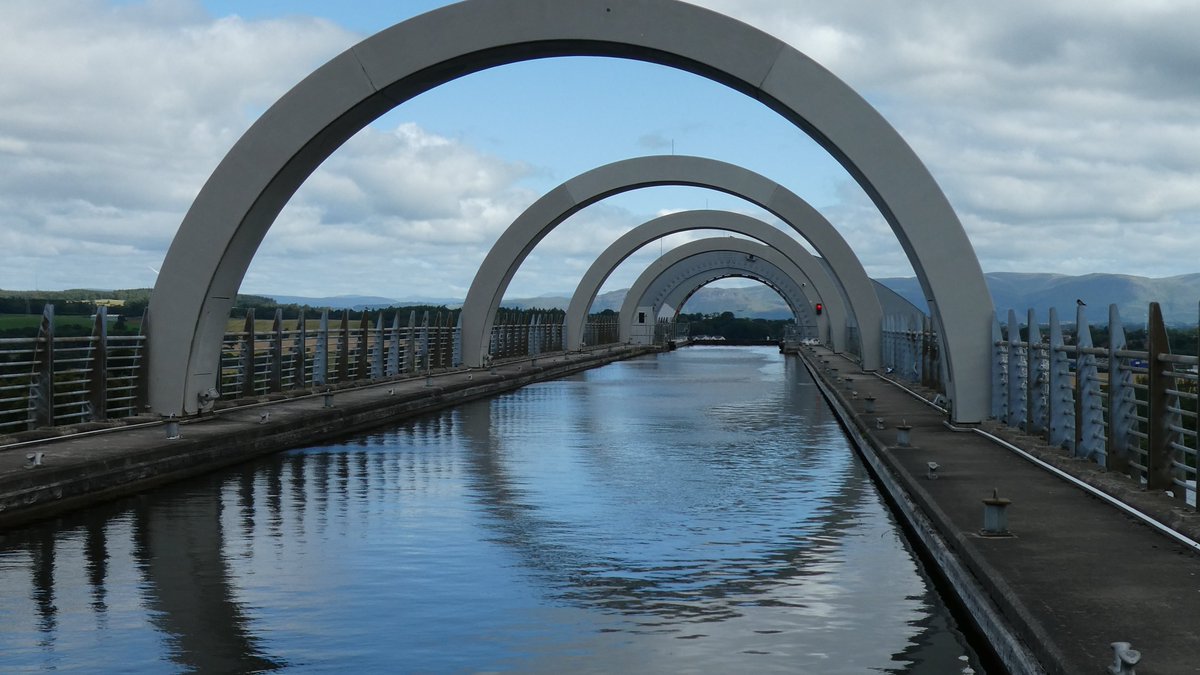 Teachers &amp; careers advisers, would it help your senior phase pupils to hear from one of our engineers about civil engineering? As a career? How it links to climate change? About routes into the profession &amp; scholarships? Just get in touch with alison.ward@ice.org.uk