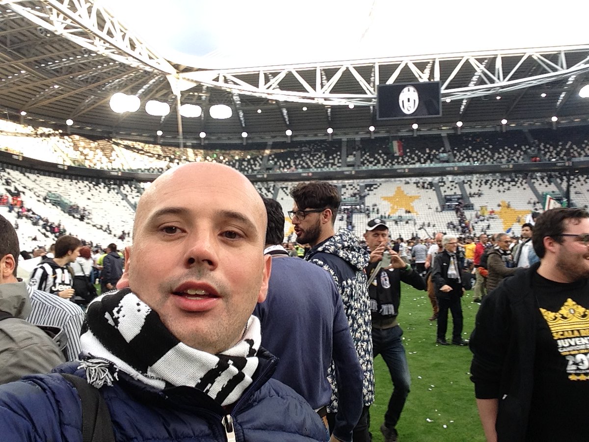 GiuseLatorraca2's tweet photo. Ho visto 12 partite all'Allianz Stadium!
Ho partecipato a 5 feste scudetto (dal 2015 al 2019).
Ho visto giocare Cristiano Ronaldo e Messi.
Ho gioito, urlato, tifato Juve!
Tanti auguri per questi primi 10 anni alla nostra casa!
#10YearsAtHome #BornToSetNewStandards
@juventusfc https://t.co/SsAW3ePqUK