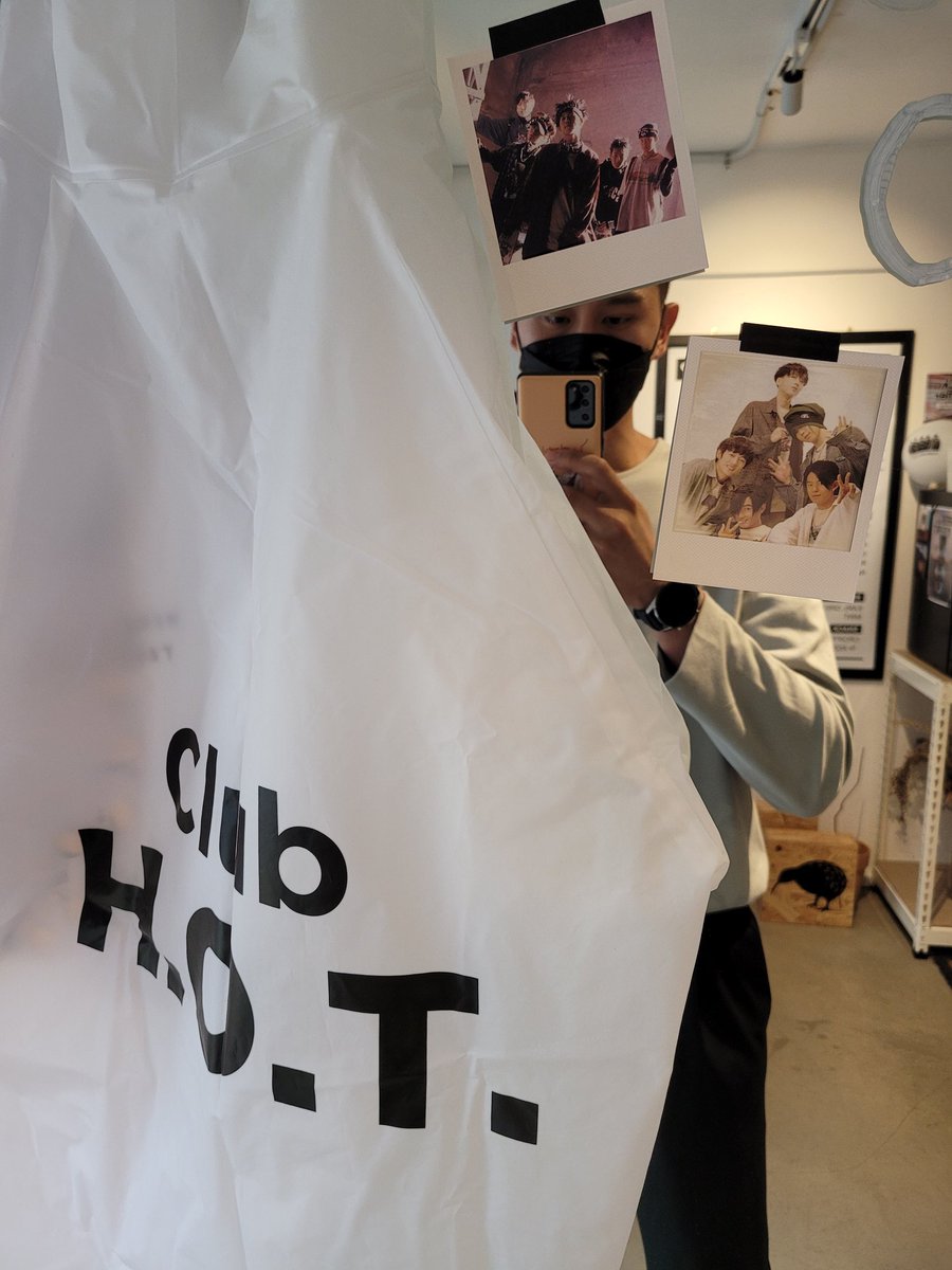 JGgundam's tweet photo. 으아.. 💚❤🧡💛💙
(어제 25주년카페 다녀옴 )

콘서트 내년엔 합시다아아아!!
#blackbirdcoffee 
#우린_함께인거야_언제까지나 
#happy_210907_HOT_25th https://t.co/6F352Wrf8F