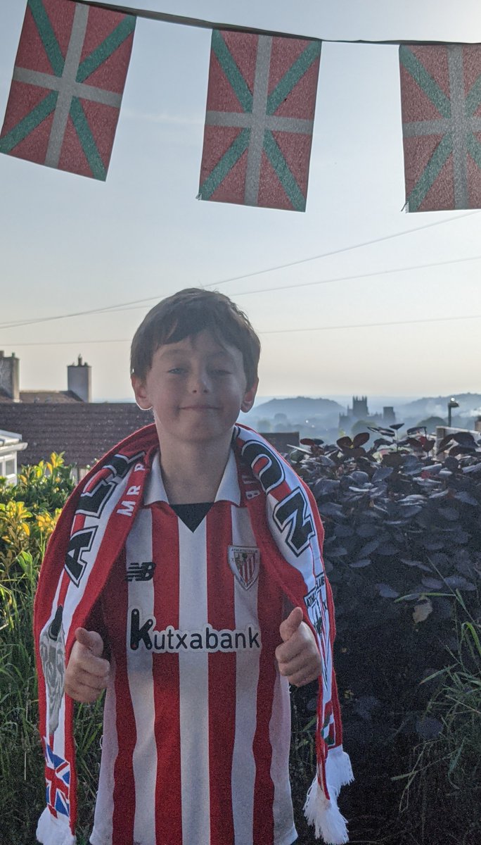 Athletic_en's tweet photo. 🔴⚪💚 #BasqueDiasporaDay

🇬🇧 Xavier's great-grandmother left Mendieta, Bizkaia for the UK in 1940 and he loves learning all about his Basque heritage. Xavier plays as a defender for his local team and of course his favourite footballer is @yerayalvarez4 

#AthleticClub 🦁 https://t.co/WUajWmGmc2