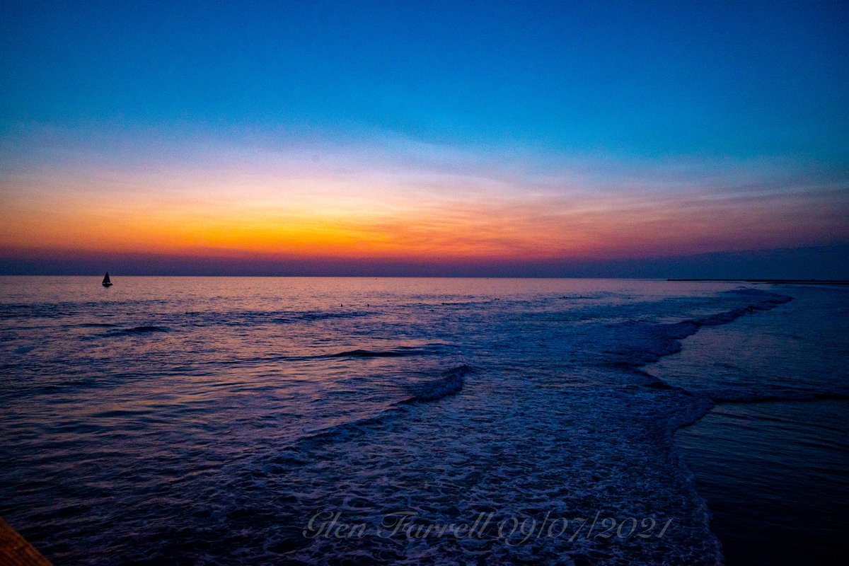 gefarrell's tweet image. Tuesday sunset in @CityofOceanside #osider #oceansidepier #oceanside #surfersilhouette #beach #ocean #waves #myhome