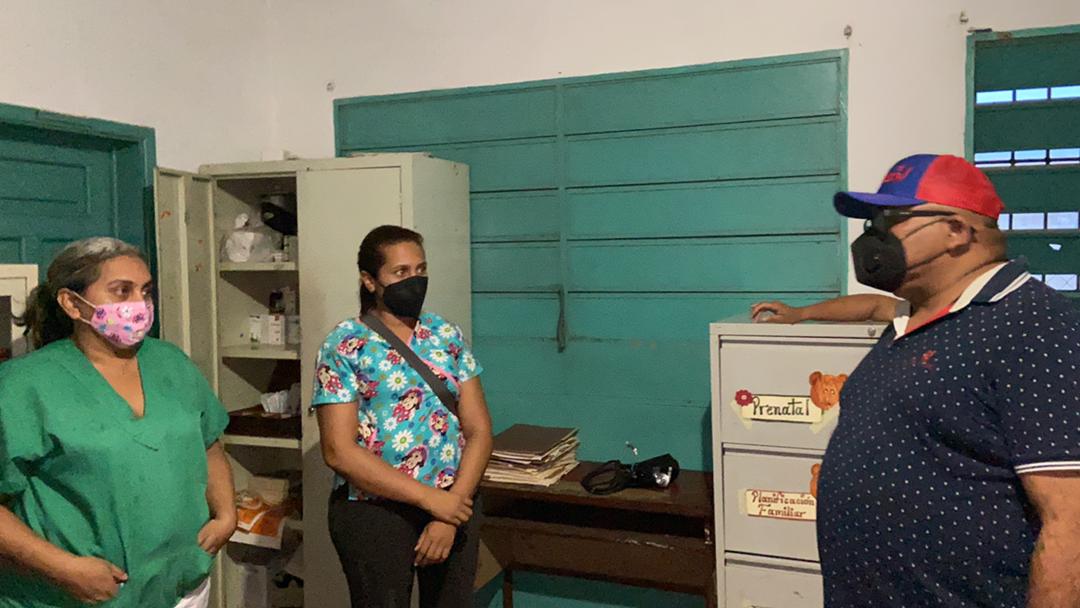 DanielNPSUV's tweet image. #VacunateYa 
También estuvimos en el consultorio de la parroquia Apurito, haciéndole una inspección y entregando cauchos para la ambulancia de la localidad a objeto de  ponerla operativa con una inversión de 1 millardo 300  millones de bolívares #JuntosHacemosMás