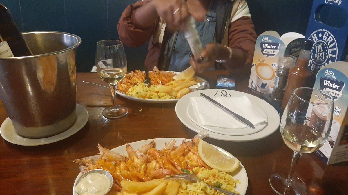 With my favorite person in the world my twin sister #Twinning🥰🥰