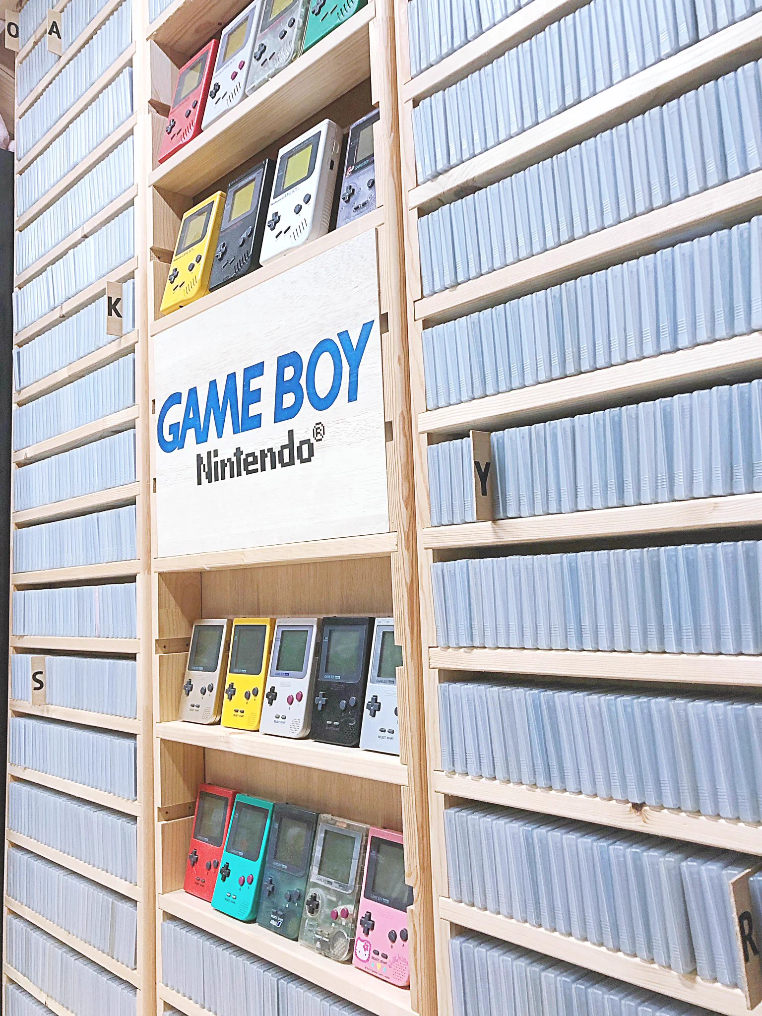 棚がビッシリ埋まる！？市販のゲームボーイソフト全1244タイトルすべてコンプ！