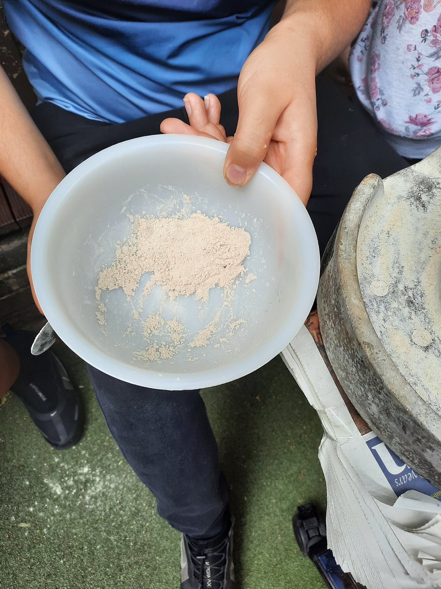 gordonCardinalH's tweet photo. More photos of   @CardinalHumeCHC clients being arty with wheat! https://t.co/BLkY5etssD