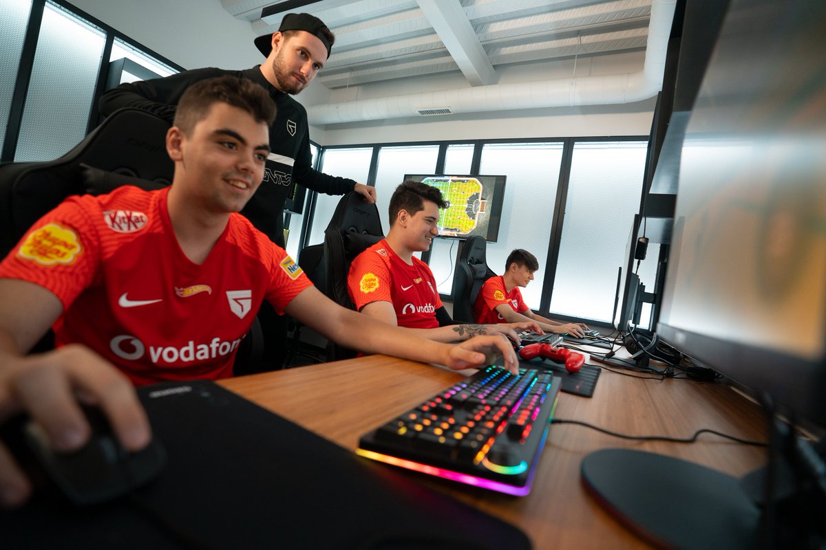 GIANTXGG's tweet image. Del 16 al 19 de septiembre competiremos en el WePlay Esports Invitational, un torneo de Rocket League con 100,000$ en premios. 

#WeAreGiants #VodafoneGiants