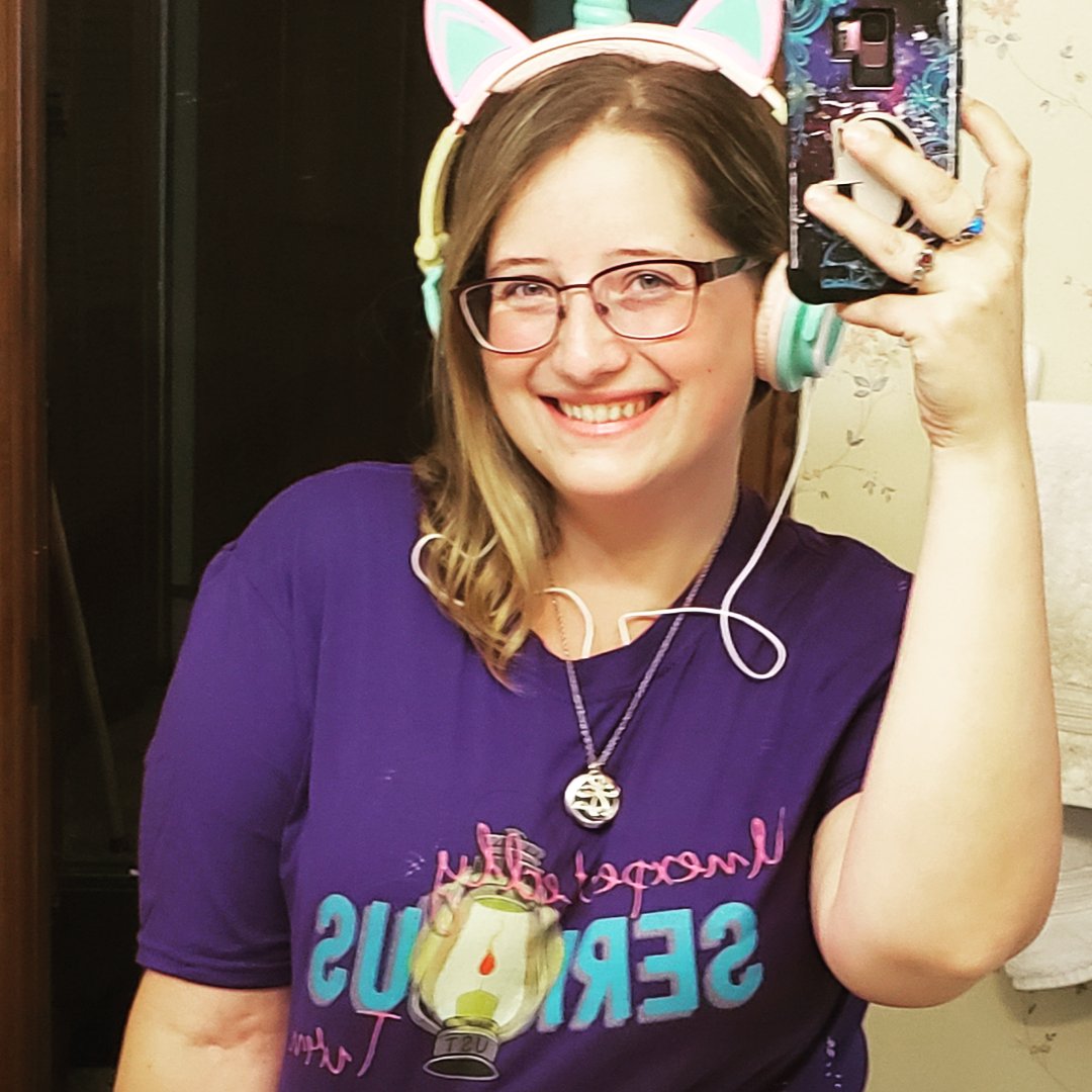 HillMackayla's tweet photo. NEW MERCH!!! I just got my shirt for #USTShow @UST_Show And I'm SO EXCITED It looks so good and it's SOOOO soft. Warning though purple takes a while some of the other colors are faster. We're working on that. BUT ITS CUUUUTE!!! https://t.co/a1ye6oGMBl
