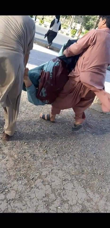 NMadyon's tweet photo. The Taliban have shot dead a number of protesters in Herat The Taliban have not changed.
طالبان متعرضین را در ولایت هرات با گلوله بستن طالبان تغییر نکرده اند.
#Madyon https://t.co/eSQyCnTuIk