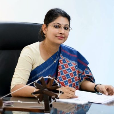 SmitaFanClub's tweet photo. #NewProfilePic https://t.co/nD196FBQ8O