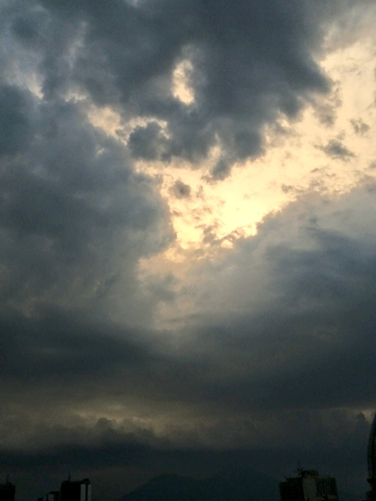 solonelygolden's tweet image. #skyvibes 🌥️