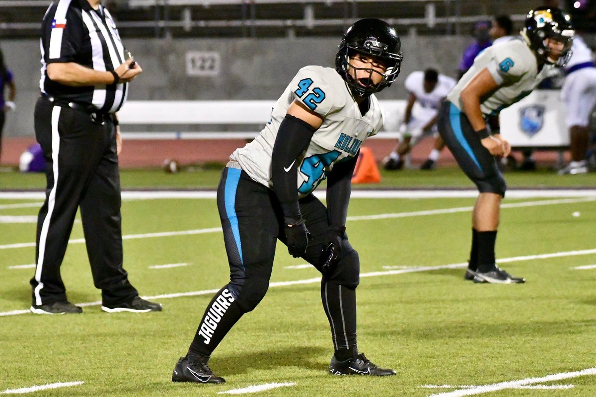 MolinaFootball's tweet photo. Congratulations to this week’s captains Glen Jackson, Bernie Valdez, Edward Alanis, Deuce Valasquez, Ricardo Vigil, and Joe Jaramillio. Also congratulations to our volleyball teams for winning against Adamson on all levels. Go Jags! @dallasathletics @MolinaAthletics @MolinaV_ball https://t.co/3DnyFiKnqz