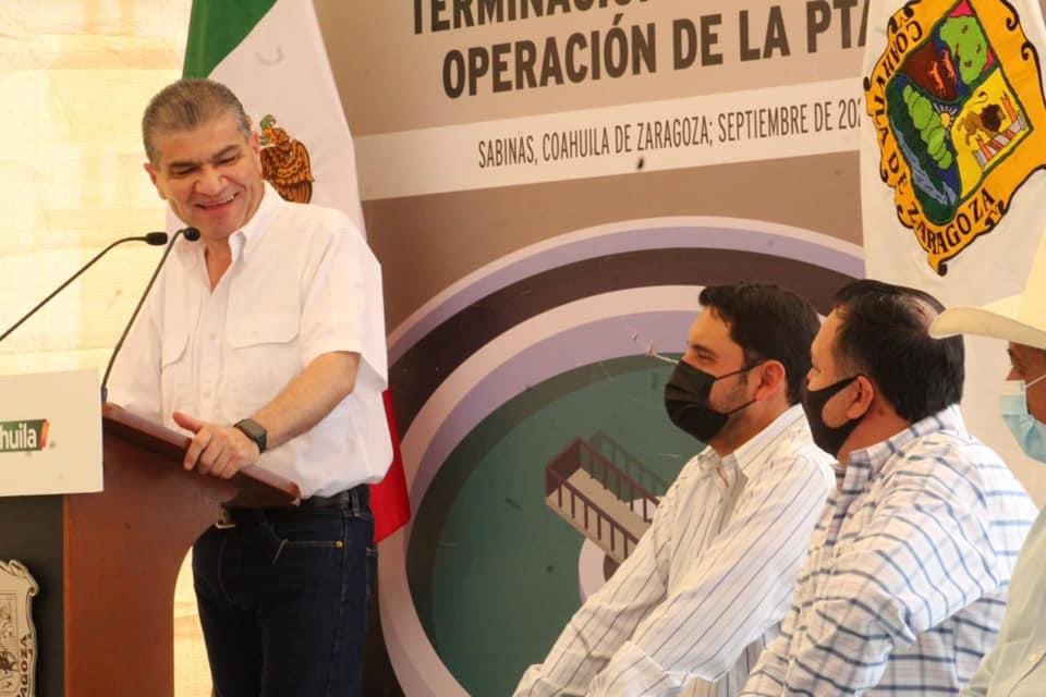 Acompaña el Titular de #CEAS <a href="/antonionerio/">Antonio Nerio Maltos</a> al Gobernador <a href="/mrikelme/">Miguel Riquelme</a> en el banderazo de la terminación y puesta en marcha de la Planta Tratadora de Aguas Residuales de #Sabinas. #FuerteCoahuilaEs <a href="/GobDeCoahuila/">Gobierno de Coahuila</a> <a href="/sevotcoahuila/">sevotcoahuila</a>