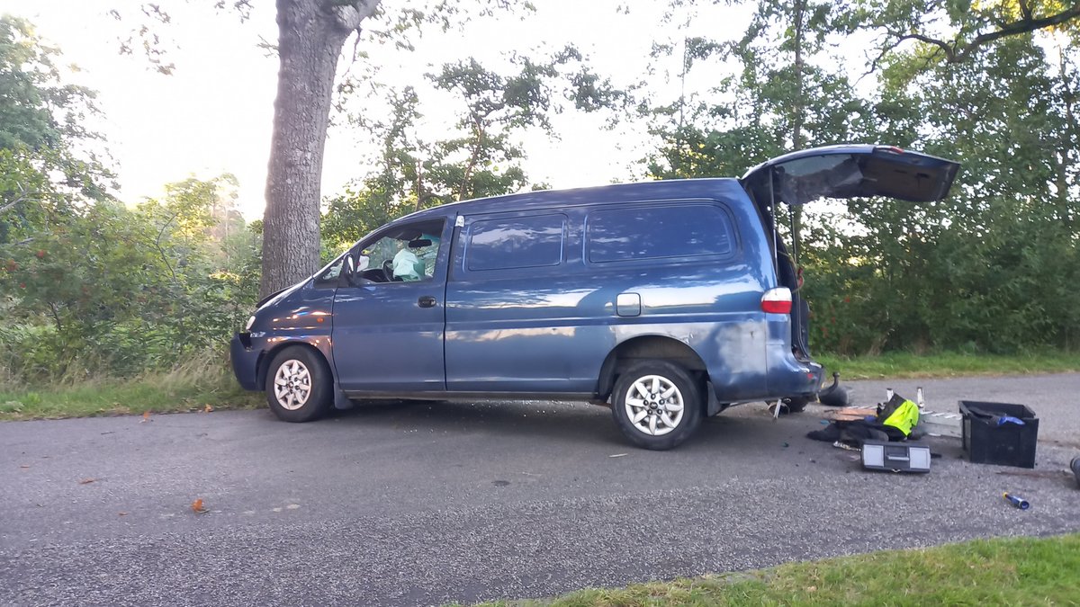 Eenzijdig ongeval bestelbus op Zomerweg