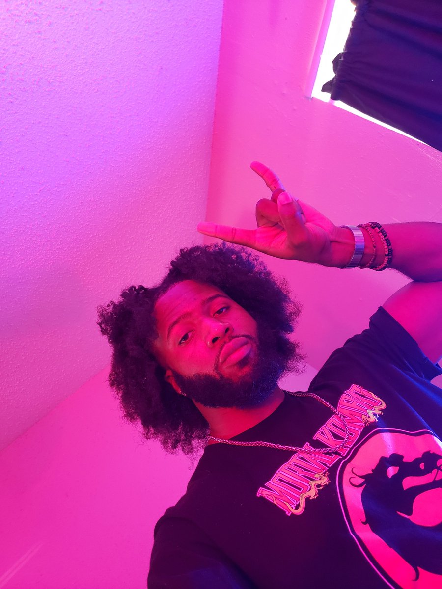 𝐑𝐎𝐃😈 tweet media