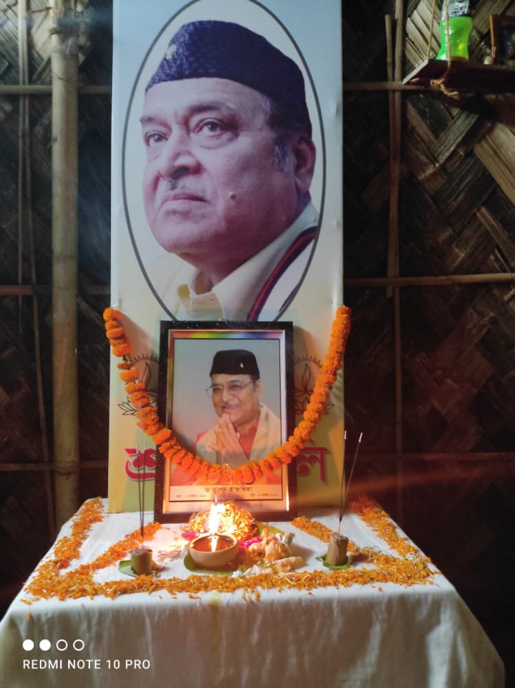DeViL44446299's tweet photo. আজি ভাৰতৰত্ন , সুধাকন্ঠ ড° ভূপেন হাজৰিকা দেৱৰ ৯৫ সংখ্যক জন্ম জয়ন্তী উপলক্ষে পানীখাইতি শাখা ছাত্ৰ সন্থাই ৰাতিপুৱা ১০ বজাত ভূপেন হাজৰিকা দেৱৰ প্ৰতিচ্ছবিত শ্ৰদ্ধাঞ্জলী আৰু সন্ধিয়া ৫০১টা বন্তি প্ৰজ্বলন কাৰ্যসূচী ৰূপায়ণ কৰিলো।🙏🏻🙏🏻 https://t.co/Byf3JEXDBa