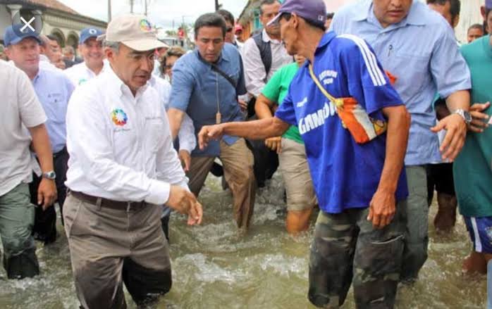 rthur013's tweet image. Presidentes de México después de los desastres naturales...