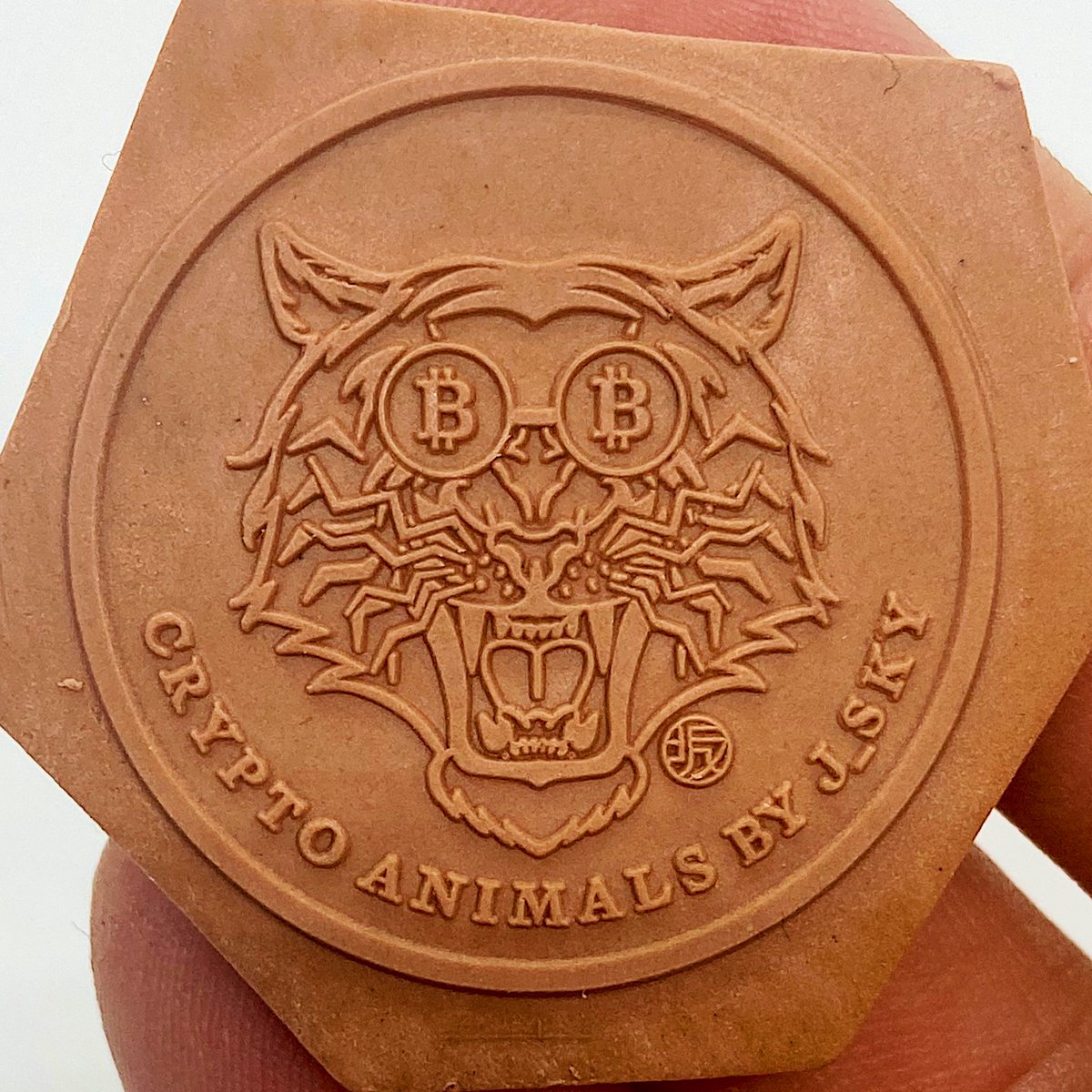 jsky_crypto's tweet image. 🪙@sakamotometal x J_SKY🪙

TigerFace from CryptoAnimals_rrr collection on @opensea  will be carved on a real gilded coin🤯
.
.
.
#art #nftart #nftartist #nftcollector #nft  #cryptoart #artcollector #cryptoartist #NFTs #NFTCommunity #NFTartist  #NFTcollectibles