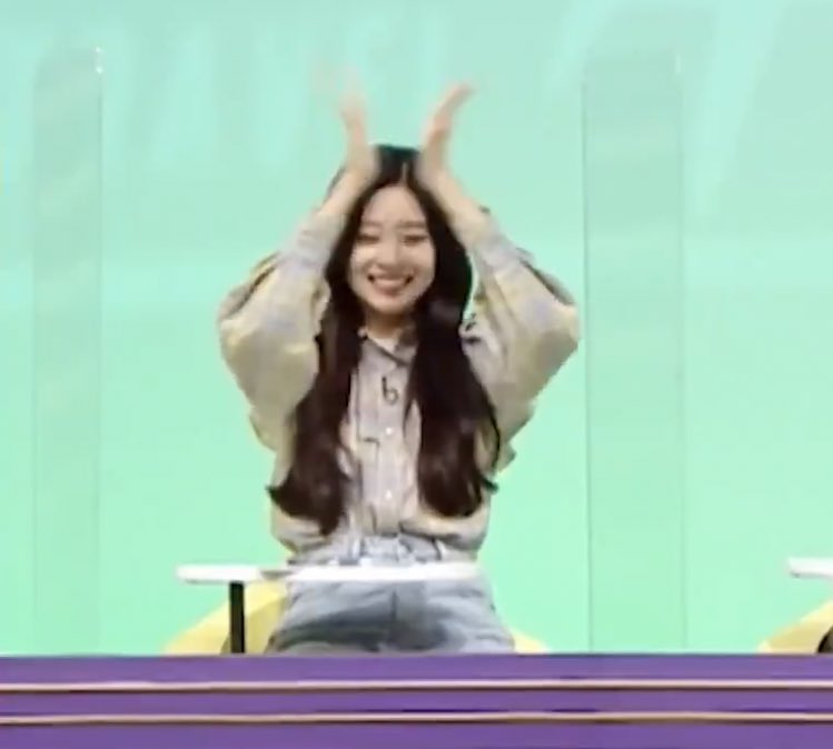 더쿠 - 스튜디오 풀샷으로 잡히면 민주 너무 쪼꼬미야ㅋㅋㅋㅋㅋㅋ