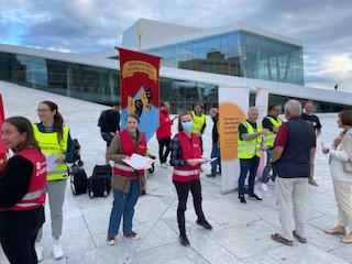 Fagforbundet Oslo (@fagforbundetosl) on Twitter photo Opptatt av at folk skal ha en pensjon å leve av? Bli med på marsj i morra 9. sept. for rettferdig pensjon i kultursektoren. Vi starter kl. 16.00 ved Den norske opera i Bjørvika og slutter ved Nationaltheatret 17.00. #Streik <a href="/fagforbundet/">Fagforbundet</a> @NTLnorge @creokultur Opptatt av at folk skal ha en pensjon å leve av? Bli med på marsj i morra 9. sept. for rettferdig pensjon i kultursektoren. Vi starter kl. 16.00 ved Den norske opera i Bjørvika og slutter ved Nationaltheatret 17.00. #Streik <a href="/fagforbundet/">Fagforbundet</a> @NTLnorge @creokultur