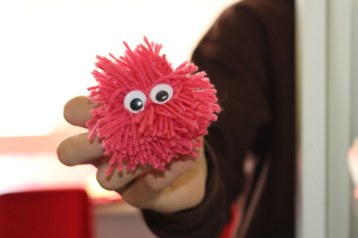 OsNaklo's tweet photo. Kako pa kaj vaš dan? Tabor #Brežice je za naše osmošolce vsak dan poln dejavnosti. #cofi #animacije #rezbarjenje #pouk #zapestnice #ekskurzija https://t.co/CsimTEnoh7