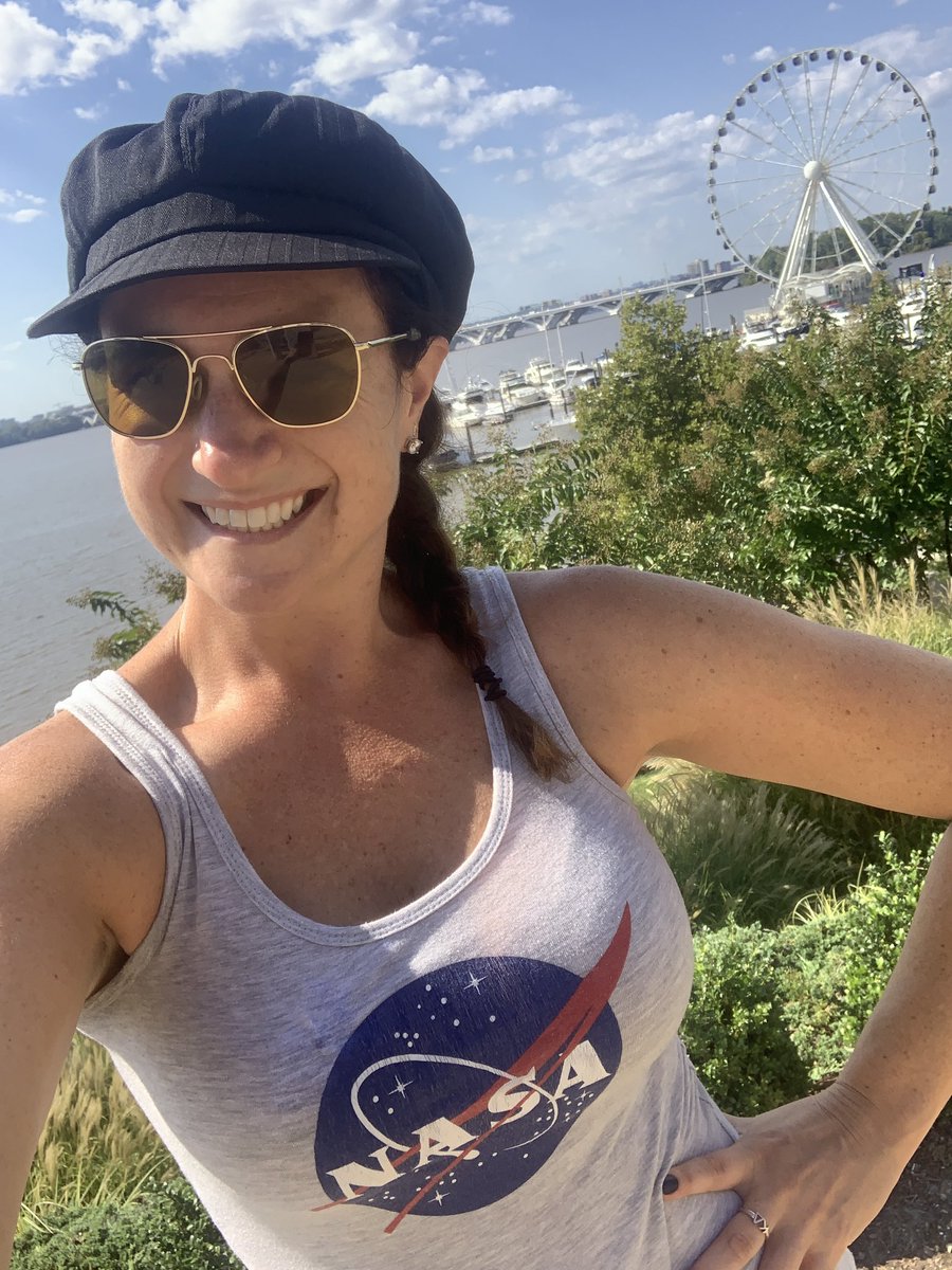 GarofaloWX's tweet image. Getting settled in ✨✈️🛰 #satshow #satellite #satelliteconference #meteorologist #rocketgirl