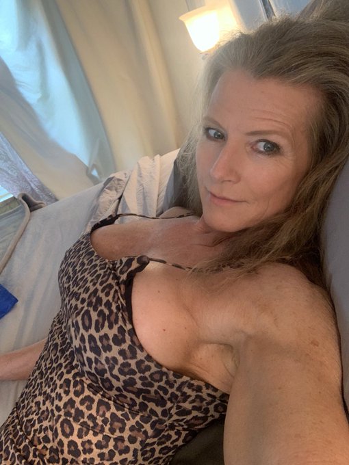 Happy Wednesday 💪😌💪🐆 https://t.co/swLIVBgV4p<a href="/tag/tittytuesday"class="tags"><span>#tittytuesday</span></a>