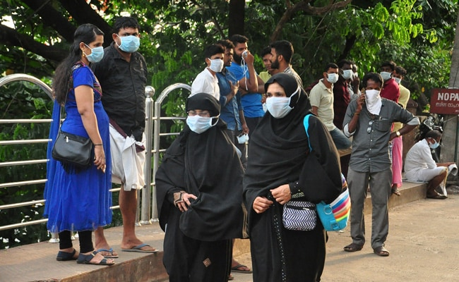 ndtv's tweet photo. 68 People Under Isolation In Kerala For #NipahVirus https://t.co/jdiUsZdHKv https://t.co/sx9hbPLh2x