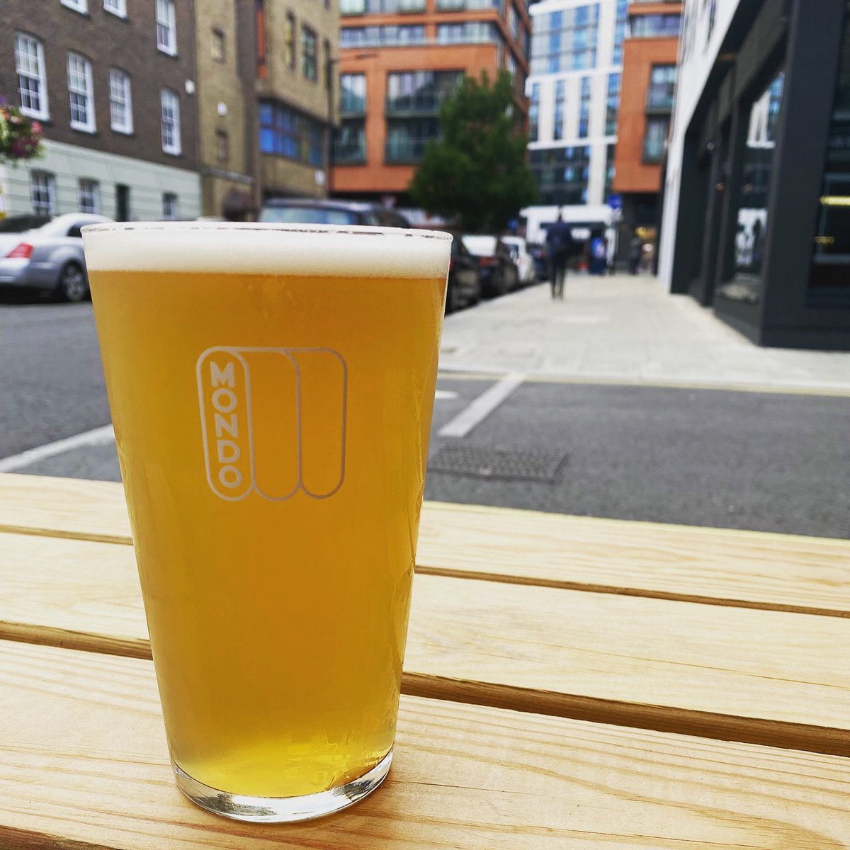 RoyalExchangeW2's tweet photo. Grab some space outside in the sun and have a lovely pint or few or grab a table inside for the Poland v England game this being for a lovely pint or few. 🍺👍🏻⚽️☀️ #paddington #pub #beer https://t.co/4VGPf7VM5q