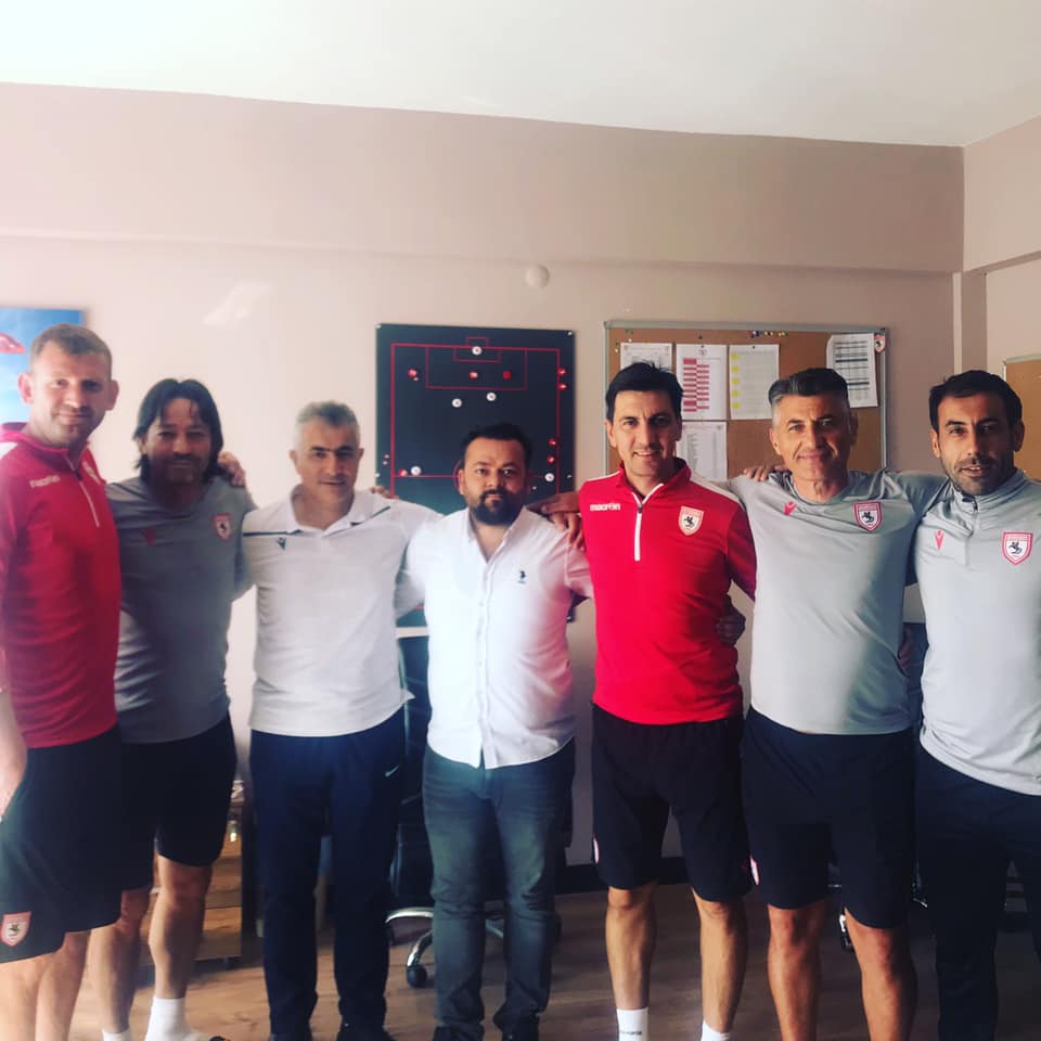 Yılport Samsunspor Teknik Direktörü Mehmet ALTIPARMAK ve teknik ekibine  Sedat 'uygun tarafından yabancı dil seviye belirleme sınavı  yapıldı. 
 #yılportsamsunspor #americanlife #samsun #atakum #ilkadım #samsunspor #ingilizce #Okullardakidurum