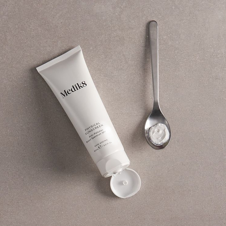 dermacaredirect's tweet image. Read what Stacey has to say about Medik8's Physical
Sunscreen SPF 50+ in our latest product review, link
below..

dermacaredirect.co.uk/advice/product…
w-medik8-physical-sunscreen/