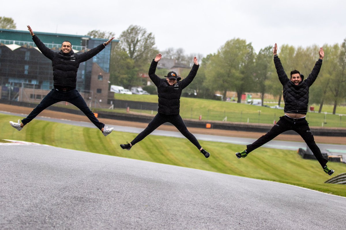KatieMilner_'s tweet photo. Jumping for joy.. because it’s RACE WEEK! 🙌🏼 @Oulton_Park this weekend for Round 6 of the @BritishGT Championship 💪🏼 Let’s go @Rocket_Msport 🙏🏼

#mclarencustomerracing #DDP21 #teamrocketrjn #rocketmotorsport #mclaren #motorsport #britishgt #mclarenauto #cars #racecars https://t.co/MGF02uKfTq