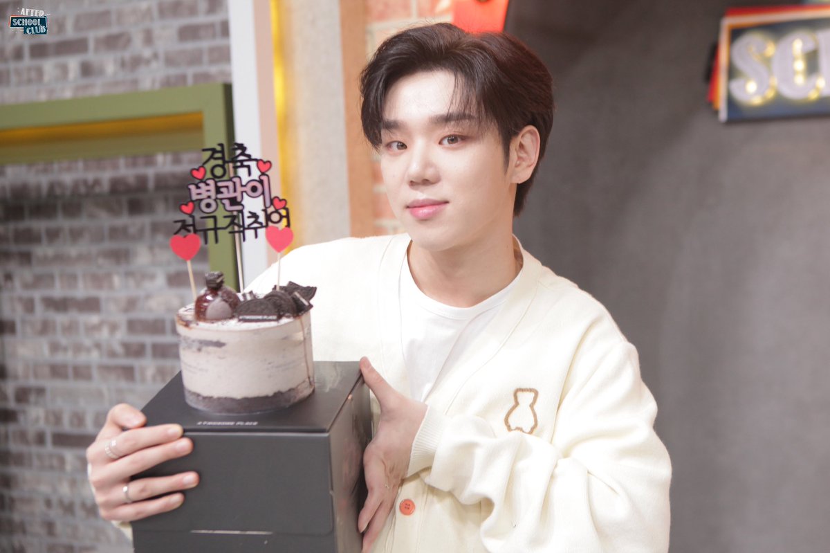ACEEGYPT5's tweet photo. 210907 ||📷
تحديث تويتر after school club مع كوان ✨
#ACE #BYEONGKWAN https://t.co/GBoOxHtCv9