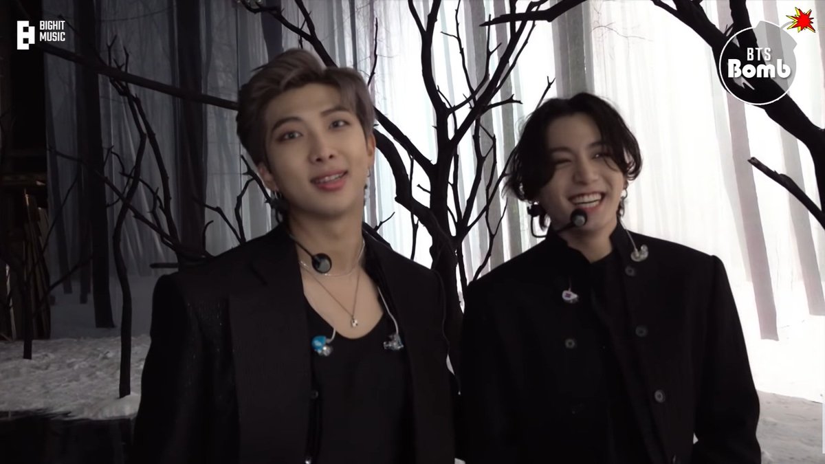 JK_Paraguay's tweet photo. 📽[BANGTANTV]👑🐰💜

#JUNGKOOK observando una araña🤩

¡Es tan tierno!🥰

¡Vayamos a dejarle nuestro 👍 y un lindo comentario!😍

🔗 https://t.co/3DeUdYqD5D

#방탄소년단 #JUNGKOOK #정국 #전정국  #BTS @BTS_twt
🐰Luly🐰 https://t.co/7T7vAqkkco