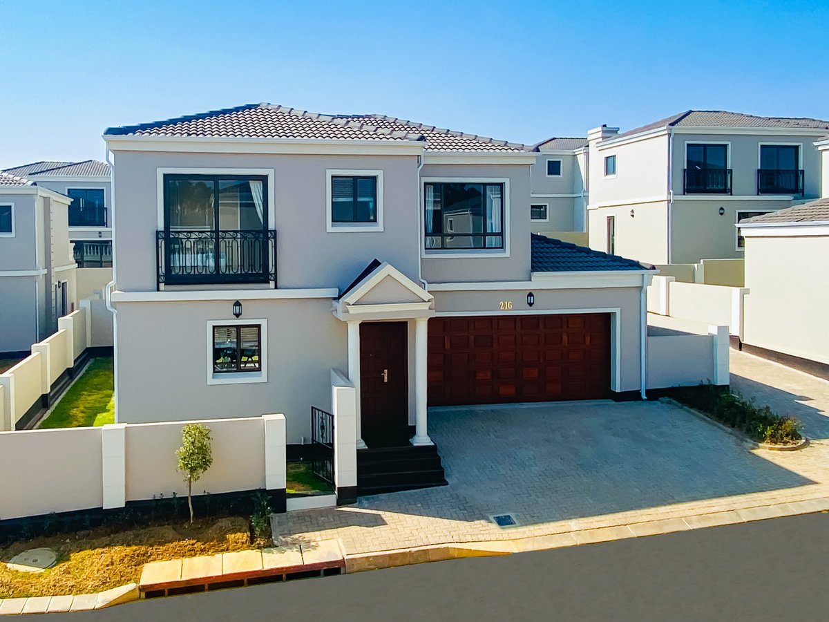 GalenciaPropty's tweet photo. Imagine living in our Galencia development in Fourways, Mont Tremblant Estate? The houses have a spacious pyjama lounge where you can have a private place to entertain your guests and let your hair down surrounded by your favourite people.
#Galencia #SpaciousInteriors https://t.co/Go6wsyJnqT