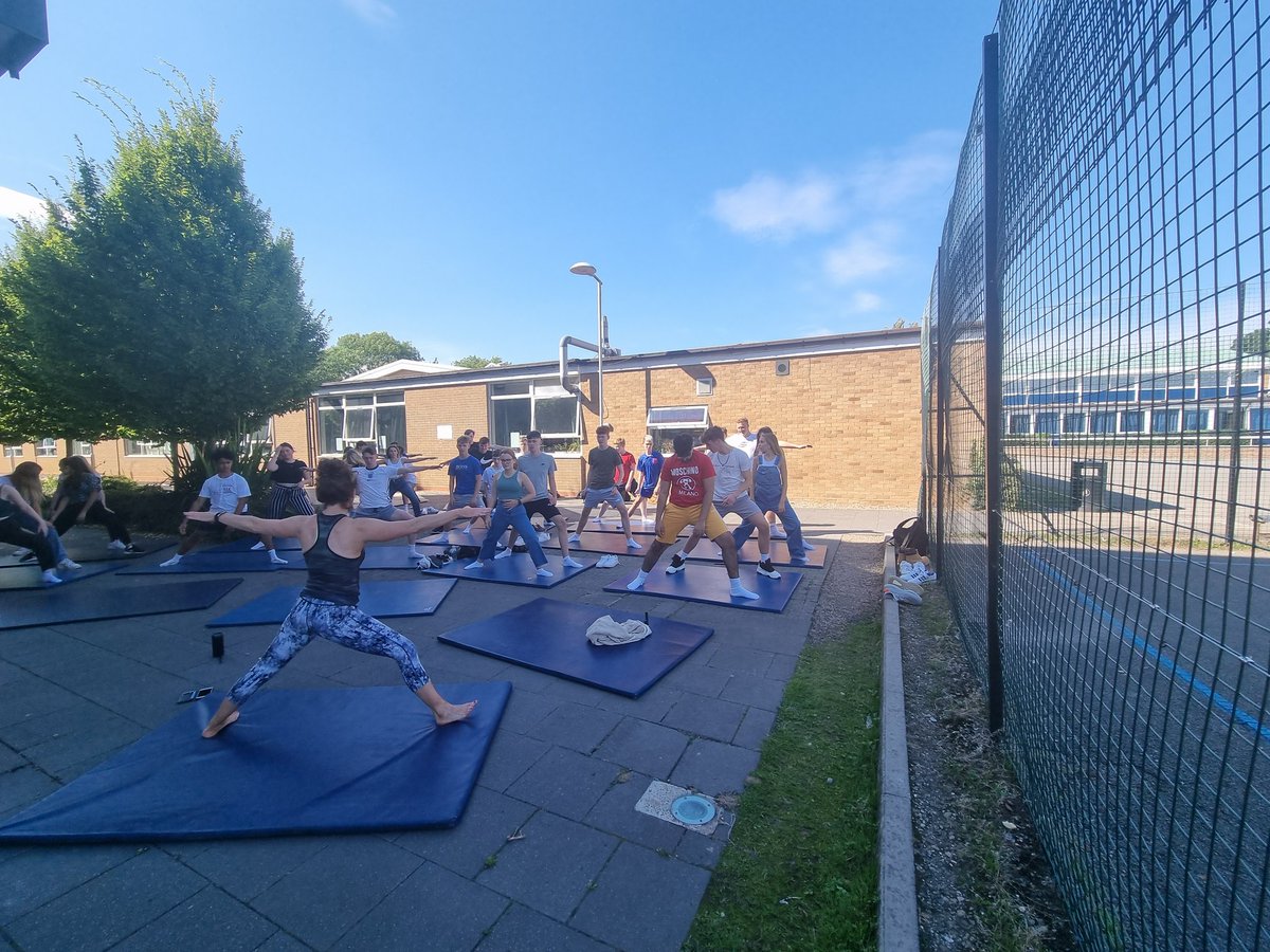 yourfuturelife2's tweet photo. What a day!  It's been a pleasure to watch our students come together!  Thank you @StBenedictsUK for being an amazing host and to all students @SaintsAugustine @CatholicTrinity who attended!  #aimhigh https://t.co/MvJbdTD3Vr
