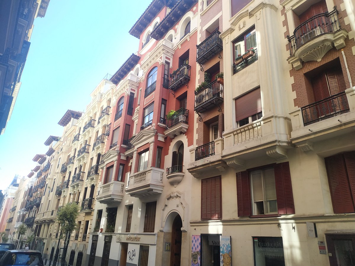 PodCastizo's tweet photo. Maravillas de la Calle de Larra ¡Nada menos!
Os mandamos un saludo mientras calentamos motores para la vuelta de #PodCastizo
#Madrid https://t.co/hZ1C7dvbnU