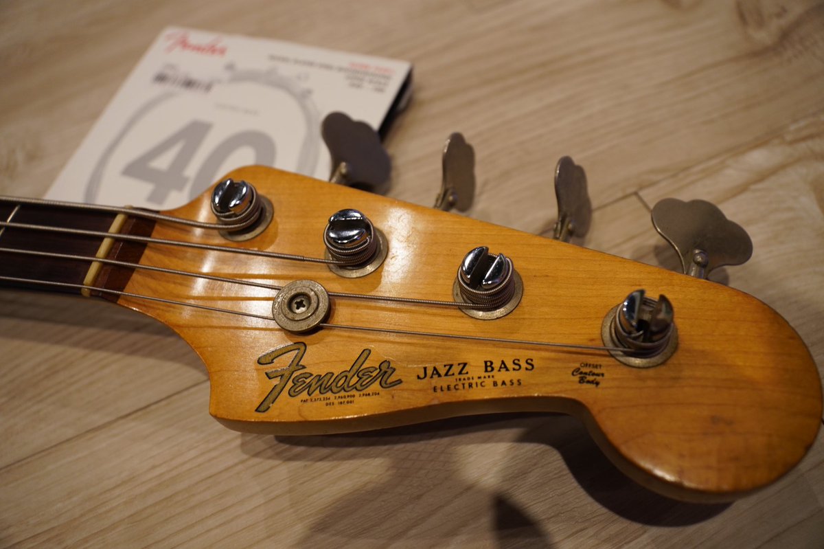 TomotakaSEKIYA's tweet photo. 1962年Fender Vintage Jazz BassにFenderの弦(40-100)を張った。気になってたところの全てが解決したかもしれない。
プレベばっかり使っててゴメン🙇♂️惚れ直した❤️
#fender #vintagebass #fenderjazzbass #fenderstrings https://t.co/qPZEzP1sOP