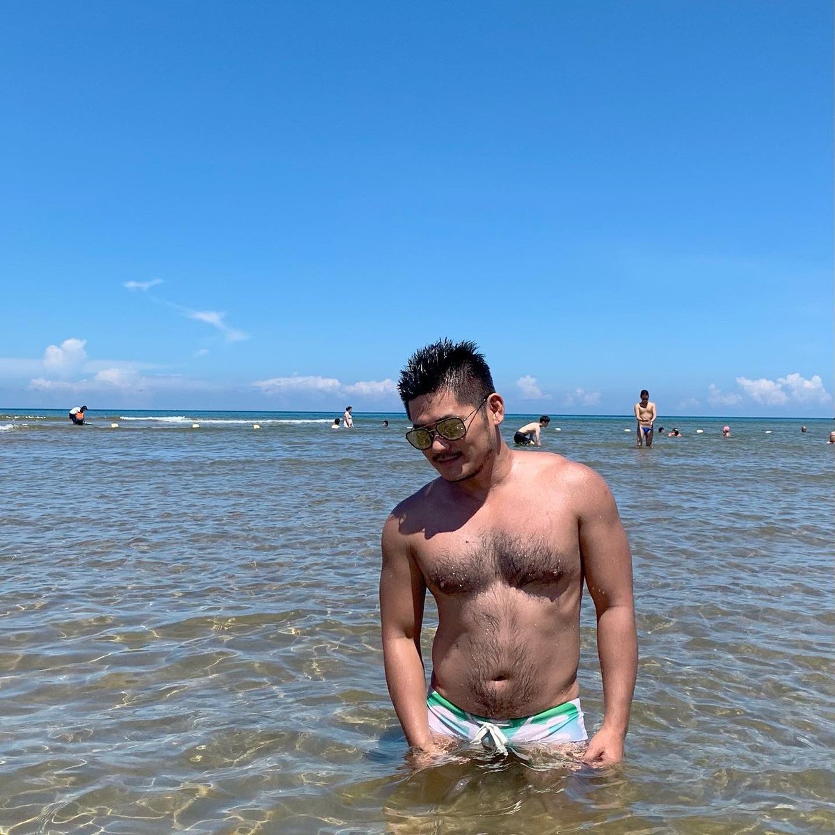 Warren Huang tweet media