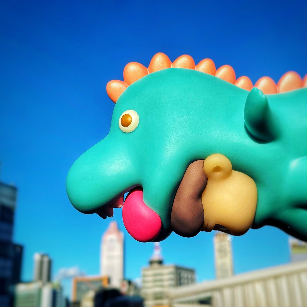 wilson1980's tweet photo. 🏙🦖✨
#sofubitoys #sofubi #designervinyl #softvinyl #arttoy #toydiscovery #toy #toysphotogram #toysphotography #toyscollection #pohpoh #pohdino #1littleplanet #wronggallerytaipei #靠邊走藝術空間 #pohpohstudio #可愛い #dino #cute #青空 #wronggallery #台湾旅行 #taiwantravel https://t.co/wS0S632euA