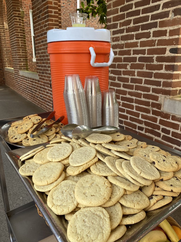 ChathamHall's tweet photo. Let them eat cookies! #cookiebreak #traditions https://t.co/1cbaFQuSH4