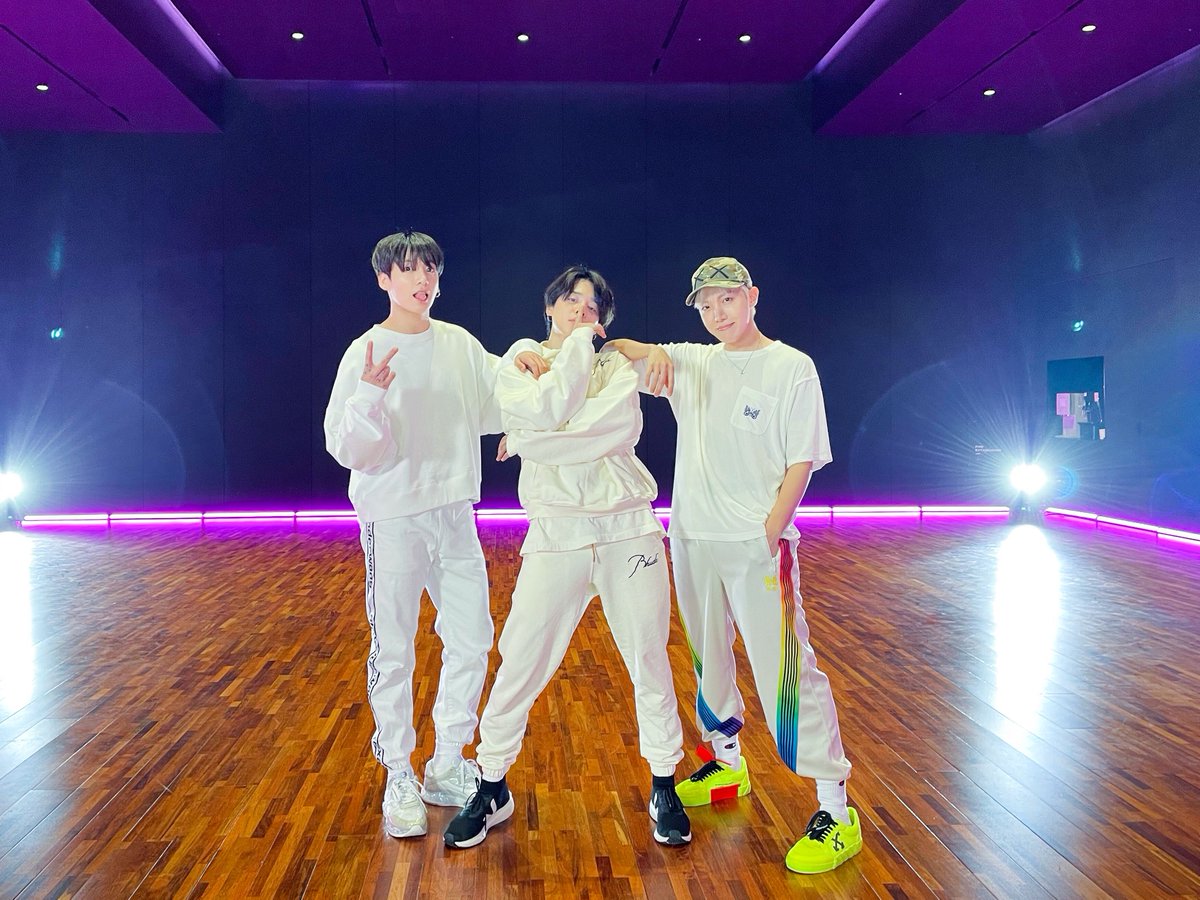 [예고장] 3J.. 🧈😎?! Butter (feat. @theestallion) 12:00 PM KST 🐿🐥🐰 Coming soon..! #3J #삼줴이 #BTS #방탄소년단 #BTSARMY #BTS_Butter #WeMakeHistoryTogetherARMY #ToHotGirlCoach #AmazingMegan