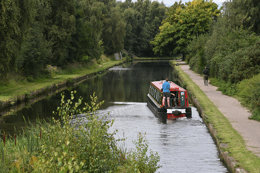 CRTWestMidlands's tweet photo. Engineer Thomas Telford was not impressed with the chaos on James Brindley's Canal- arguments between boaters were common due to the entanglement of meeting boats. The New Main Line has dual towpaths so that boats could easily pass @BHeritageWeek https://t.co/BWhKOYurBe https://t.co/LWsKuE7D9u