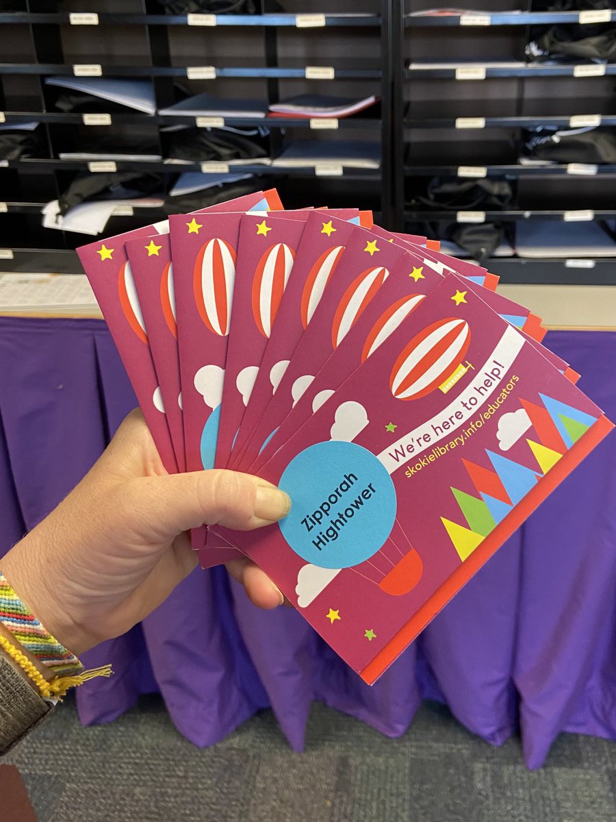 MCLibrary_SD735's tweet image. Passing out new ⁦library⁩ cards is such a joy. Especially with graphic design like this! Nobody supports educators quite like ⁦@skokielibrary⁩. Thank you for being a treasured community partner to @skokie735. #nationallibrarycardsignupmonth
