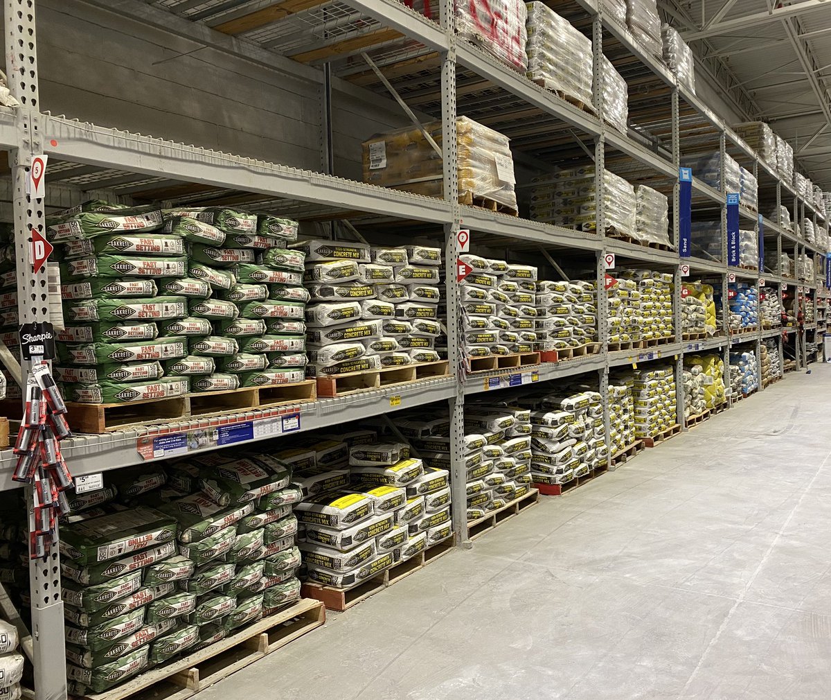 I am so a lucky boss! 😍 #2228rocks #waynesboropa #PackedDown #SettingServicingStandards #masonrymix #mst #blueshirts <a href="/rskrabel1/">rskrabel</a>