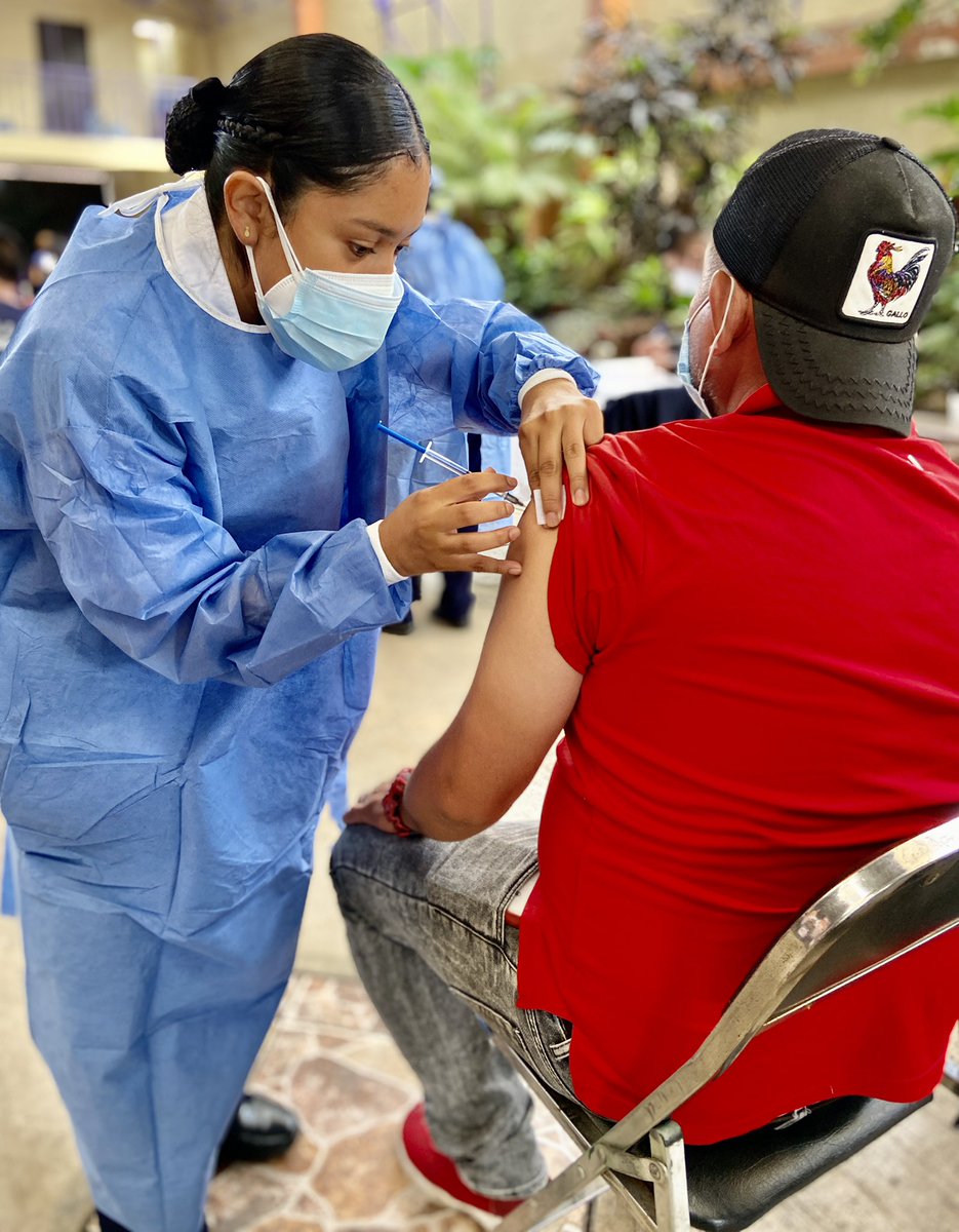 ZapataGob's tweet photo. Así comienza el segundo día de vacunación contra COVID 19 en Emiliano Zapata. Se está aplicando la segunda dosis de AstraZeneca para quienes recibieron la primera el 28 y 29 de junio https://t.co/Xs8TULnfj6